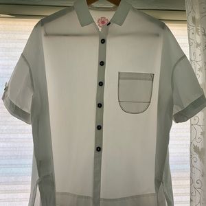 Loose-fitting crisp white shirt